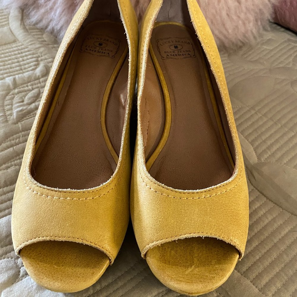 NWT~Lucky Brand Leather Peep Toe Wedges~"Issy 2" Size 9 1/2